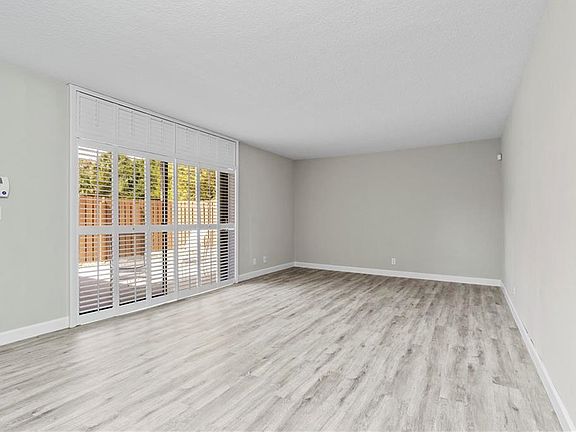 4th image of 5984 SE Riverboat Dr