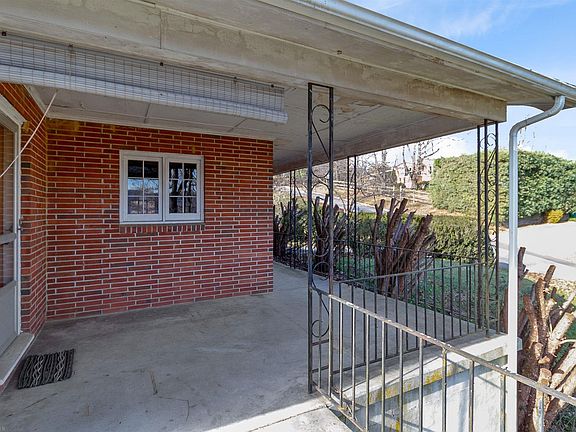 4th image of 1009 Highland Cir