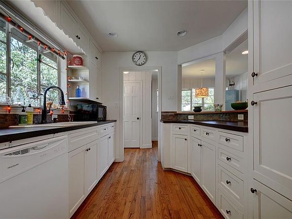 5th image of 5001 Fairview Dr #A