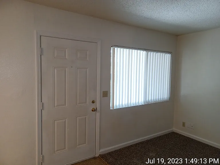 208 W Dakota Ave #C — Photo 4
