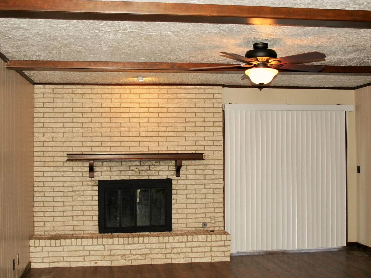3 bed, 2.5 bath, 2118 sqft, $1,995 — Photo 3
