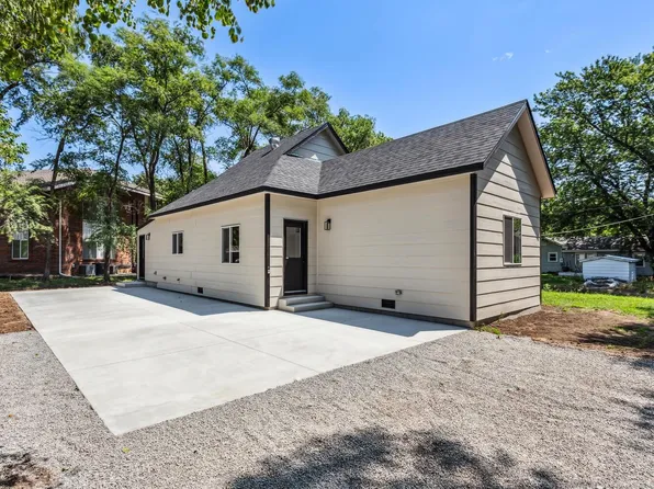 228 E Pine St, Hesston, KS 67062