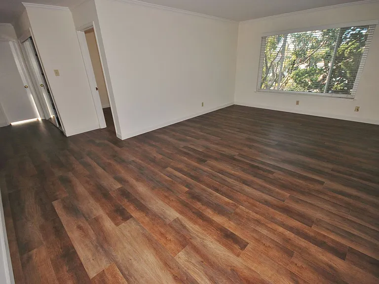 516 E. Hillsdale Ct. — Photo 8