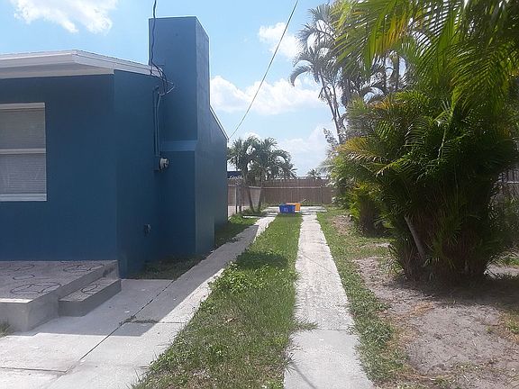 3rd image of 848 Troy Blvd
