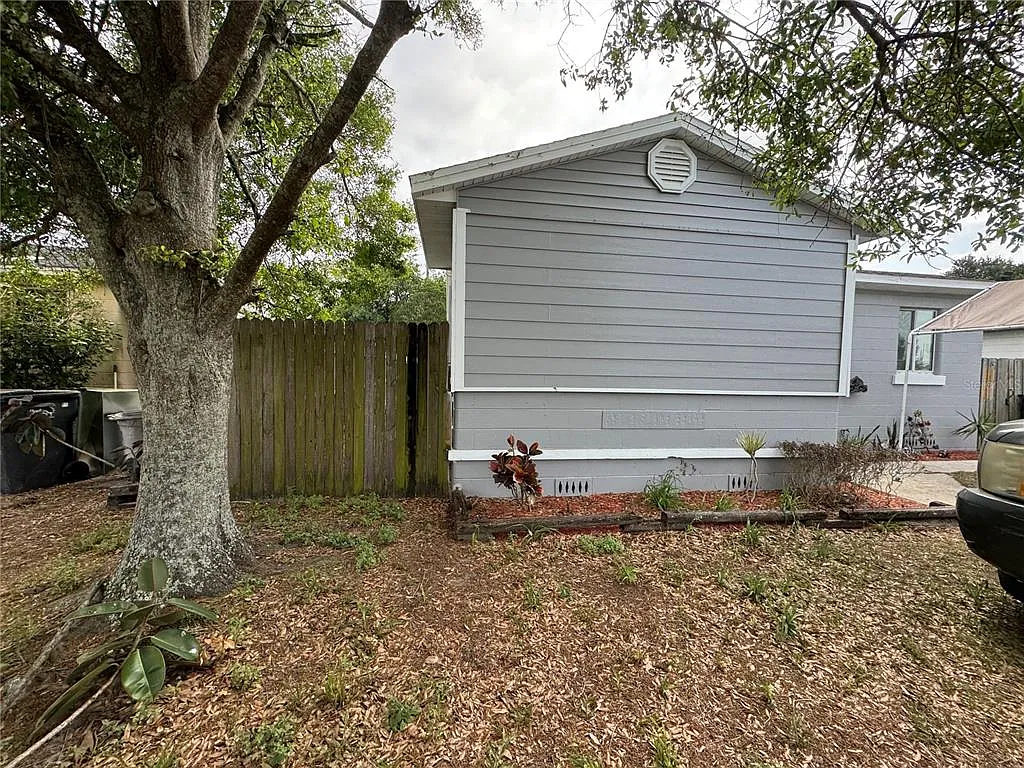 2 bed, 1.0 bath, 800 sqft, $1,900 — Photo 2