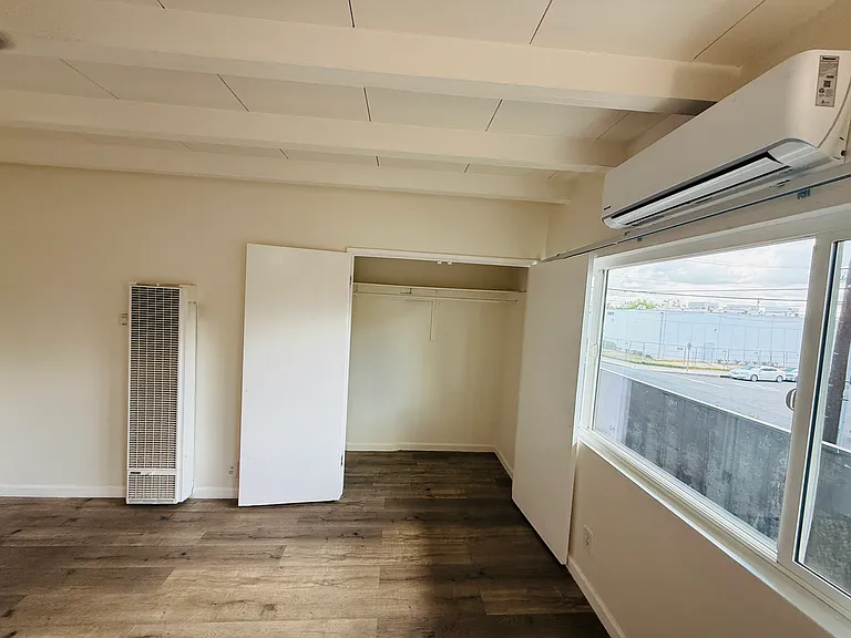 728 E Walnut St #7 — Photo 16