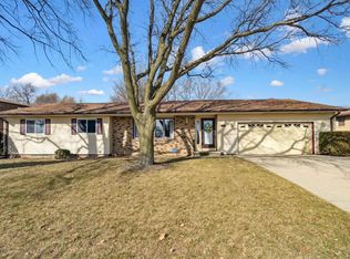 830 Olympic Dr, Waterloo, IA 50701