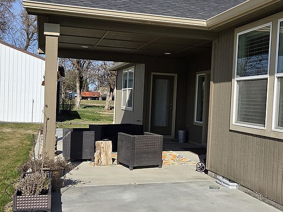 4th image of 710 SW 2nd St