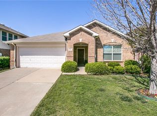 1821 Heron Dr, Aubrey, TX 76227