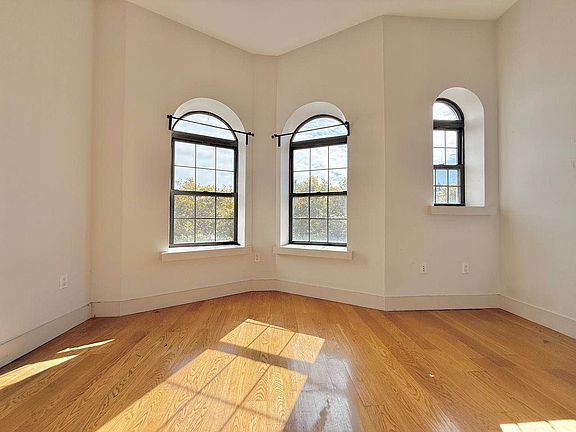 4th image of 273 Halsey St APT 3R