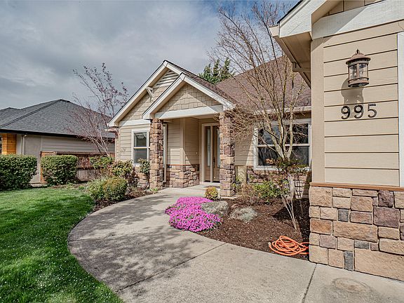 3rd image of 995 Pumpkin Rdg