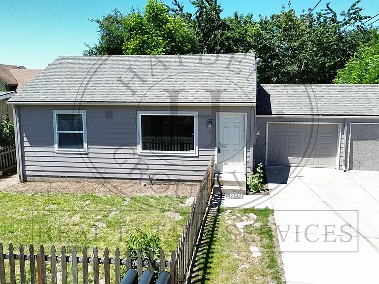625 SW Dennis Ave — Photo 1