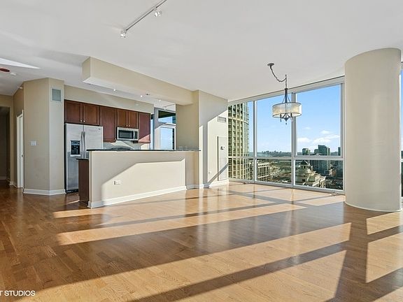 3rd image of 1201 S Prairie Ave APT 2706