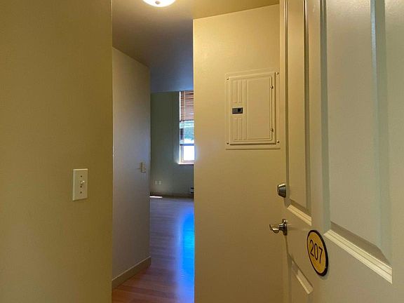 2nd image of 842 Washington St APT 207