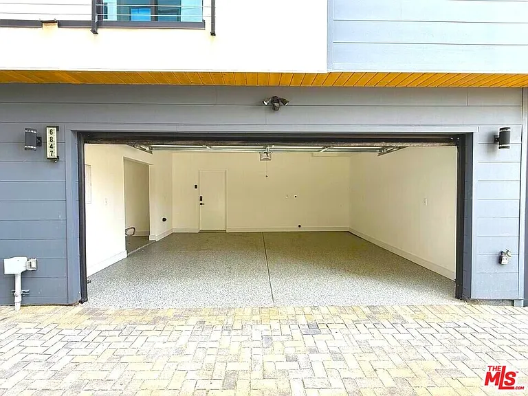 6847 N Figueroa St — Photo 13