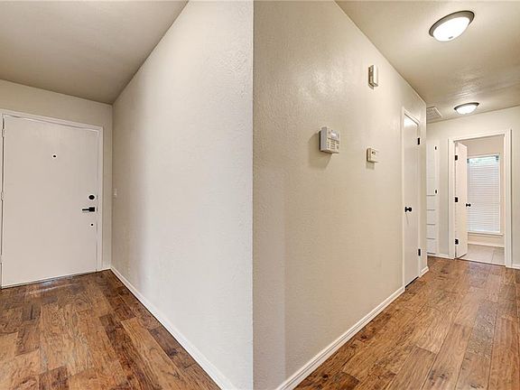 4th image of 1009 S Neptune Rd