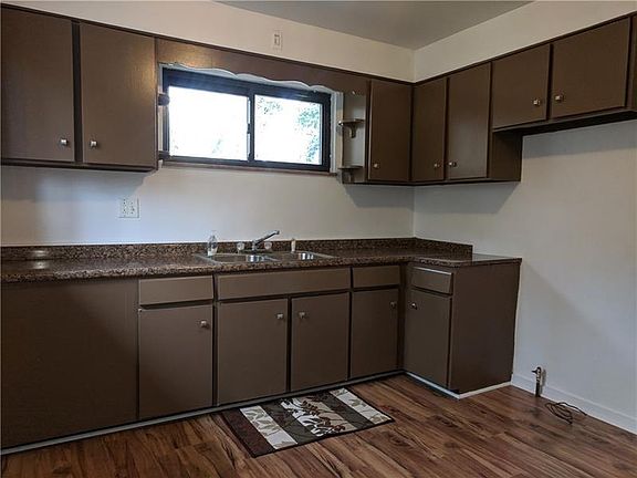 Brand new kitchen countertop, hardware and flooring.