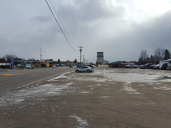 3rd image of 121 N Highway 10