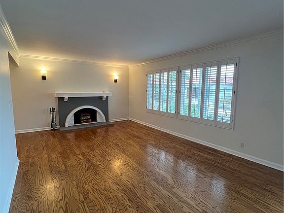 5th image of 4016 Mesa St