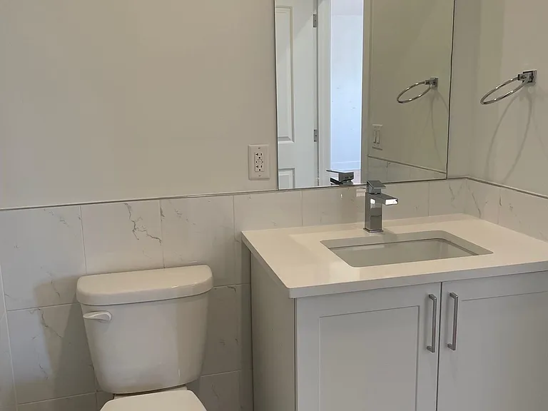 429 Bergen Ave — Photo 3
