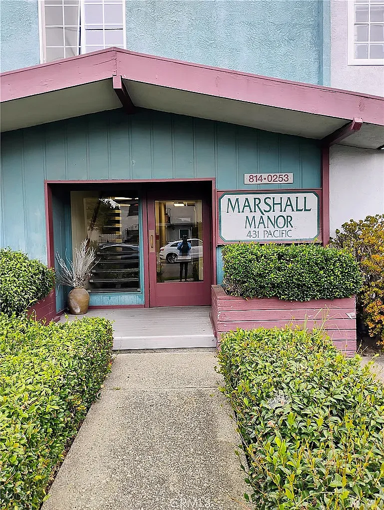 Marshall Manor — Photo 1