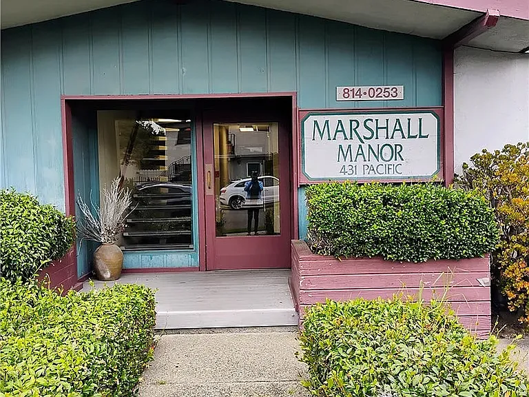 Marshall Manor — Photo 1