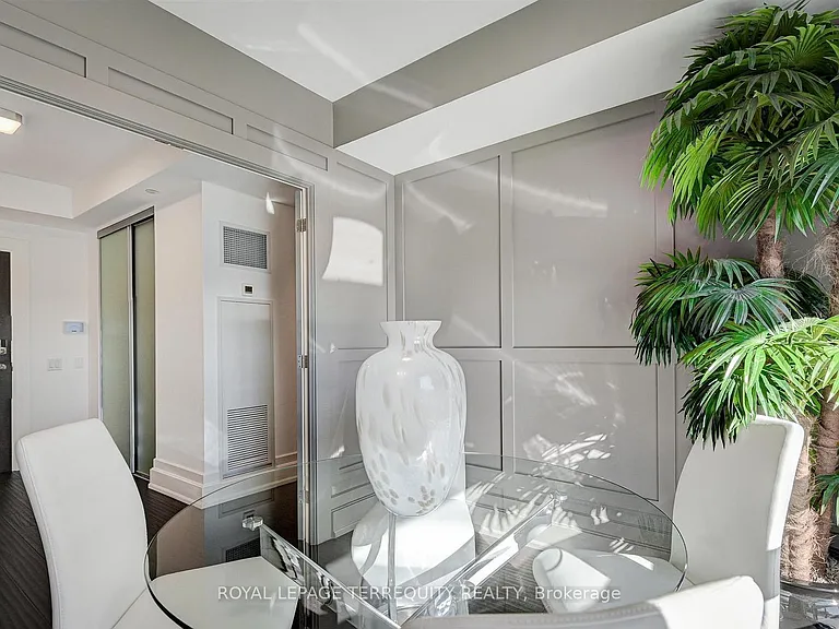 3 Southvale Dr #401 — Photo 39