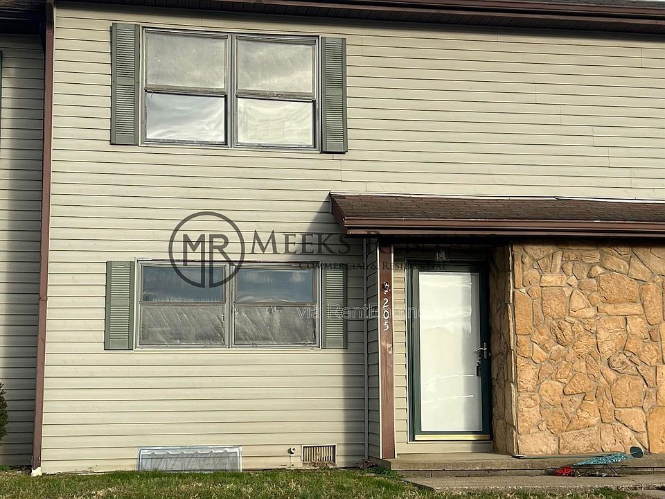 1st image of 205 Fairway Gardens Dr