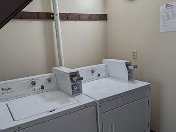 4th image of 215 E Summit Ave #3
