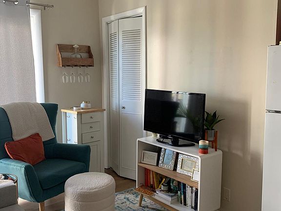 4th image of 312 Severn Ave #305