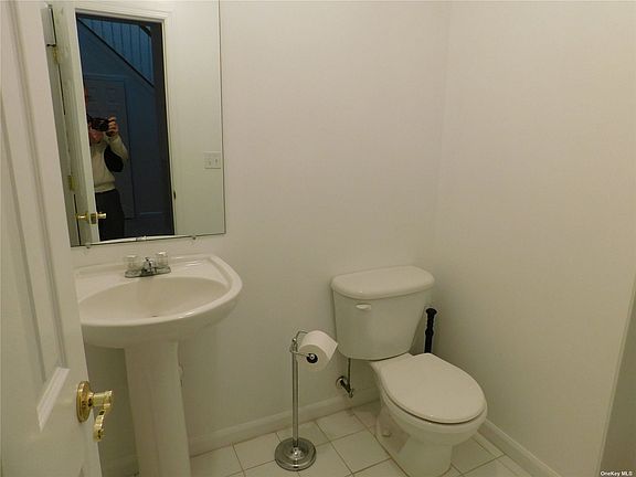 5th image of 1005 Willow Pond Dr