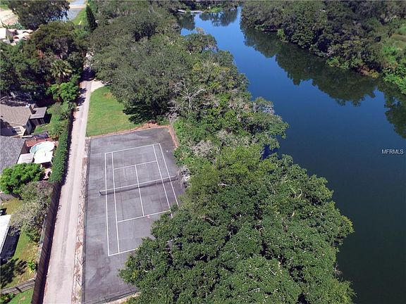 5th image of 980 Lake Cove Trl