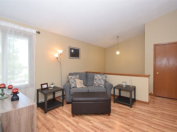 4th image of 4426 Woodgate Dr