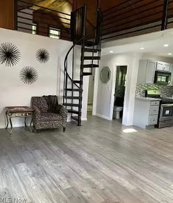 2 bed, 1.5 bath, 1938 sqft, $2,200 — Photo 2