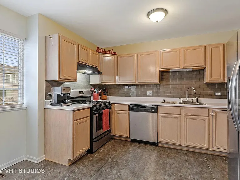 343 Stevens Ct — Photo 5