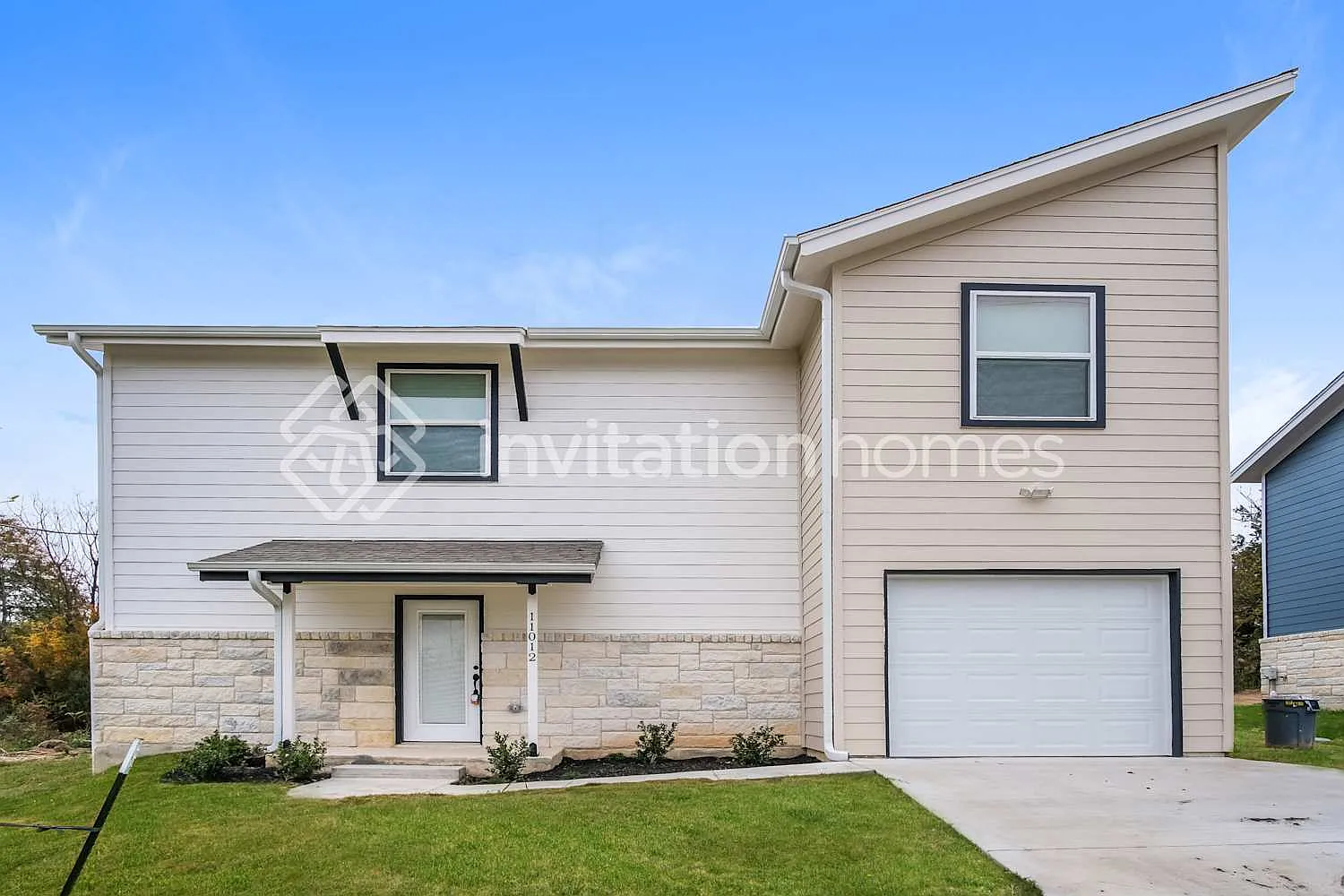 11012 Oak Street Jonestown, TX 78645 — Photo 1