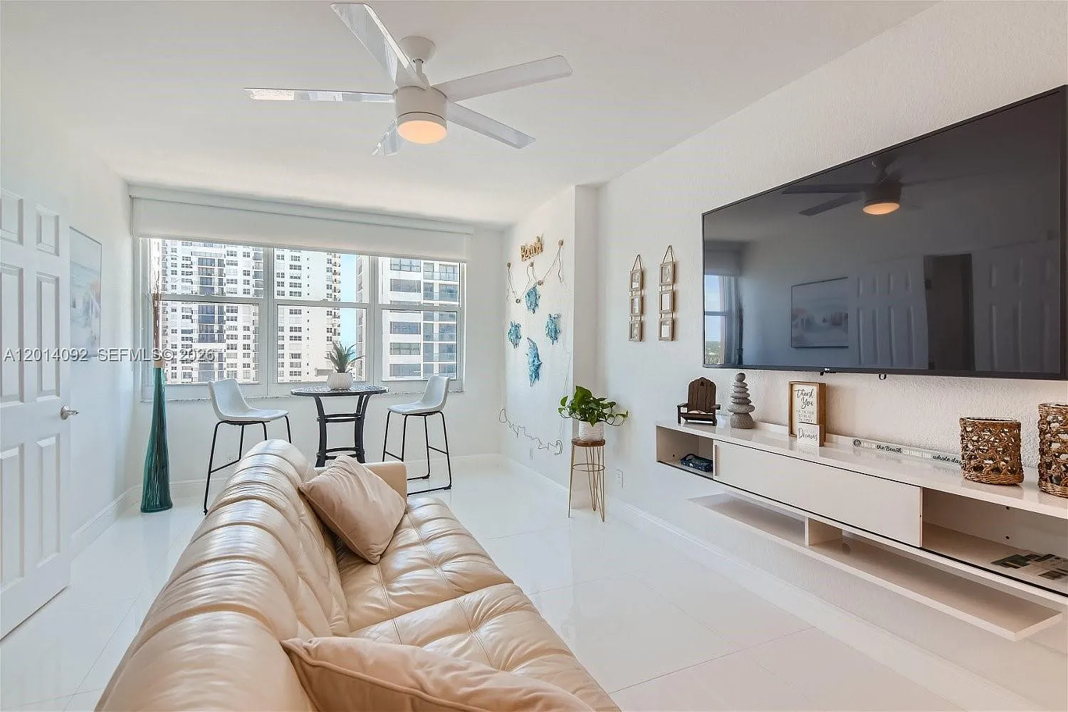 Wave Condo — Photo 2