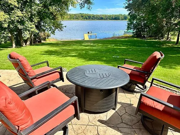 28329 Lakeside Ln, Lindstrom, MN 55045
