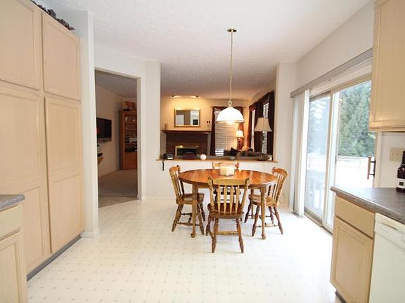 3rd image of 899 Cove Point Dr