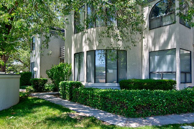 1st image of 1396 E Montego Pl