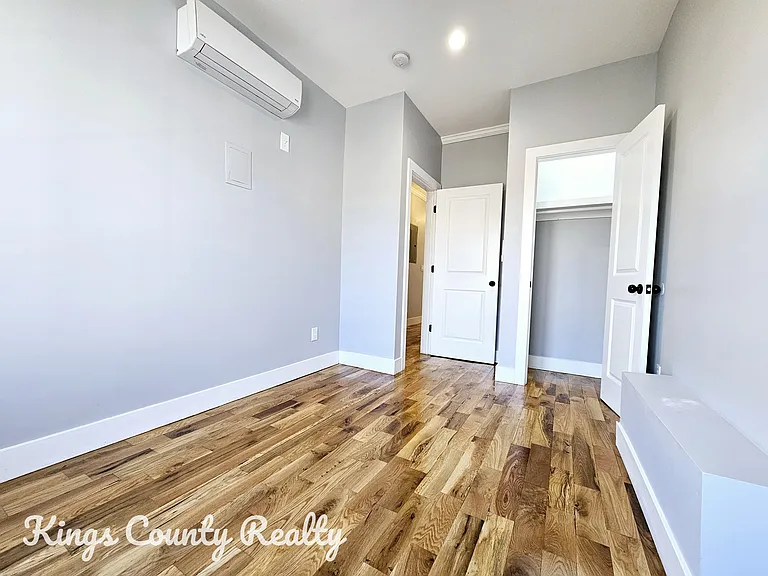 565 Midwood St #3 — Photo 12