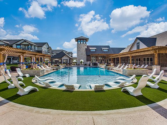 Resort Style Swimming Pool