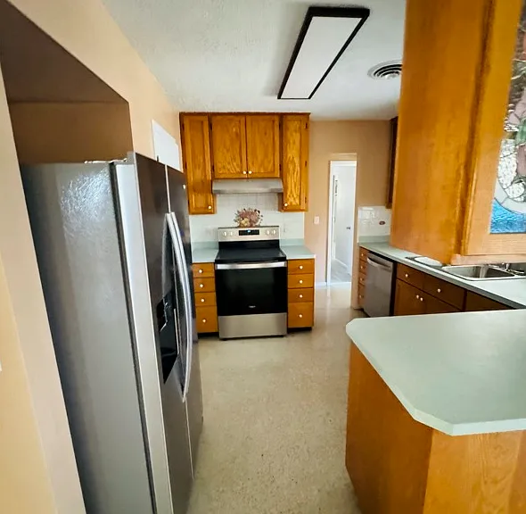 Gladesview Dr — Photo 8