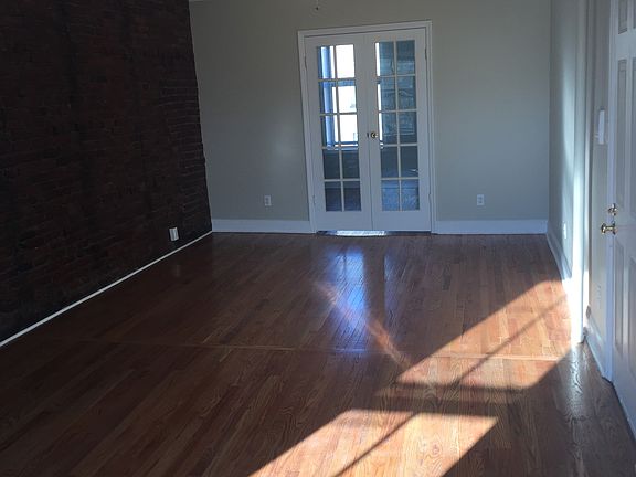 2nd image of 516 Henry St APT 3