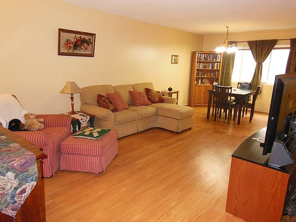2nd image of 129 N Raymond Ave #B