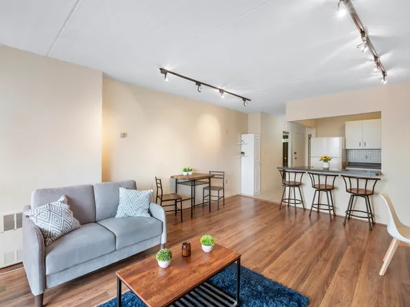 200 Swanton St APT 717, Winchester, MA 01890