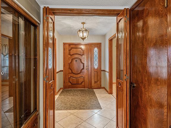 2nd image of 18293 Lakeside Dr