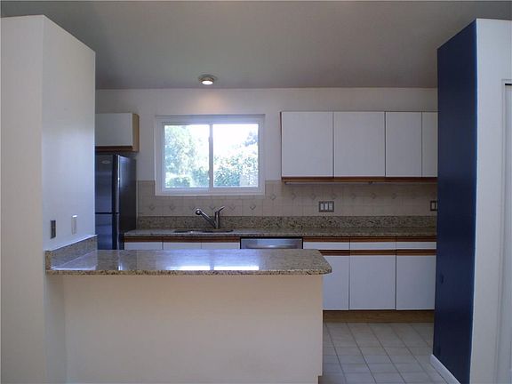 5th image of 901 Stratford Ln