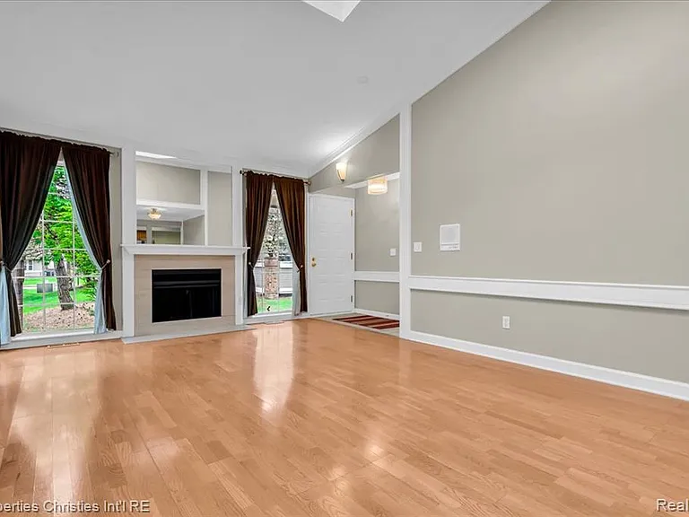 6651 Hearthside Ct — Photo 5