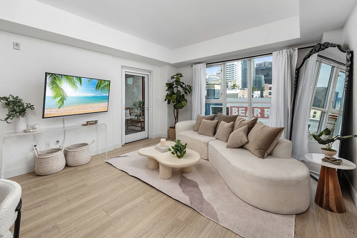 2 bed, 2.0 bath, 1028 sqft, $4,700 — Photo 1